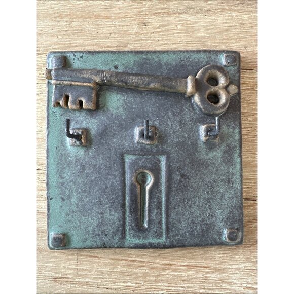 Segovia Spain Handmade Ceramic Wall Key Holder 3 Hooks - Antique Rim Lock Style - Picture 1 of 10